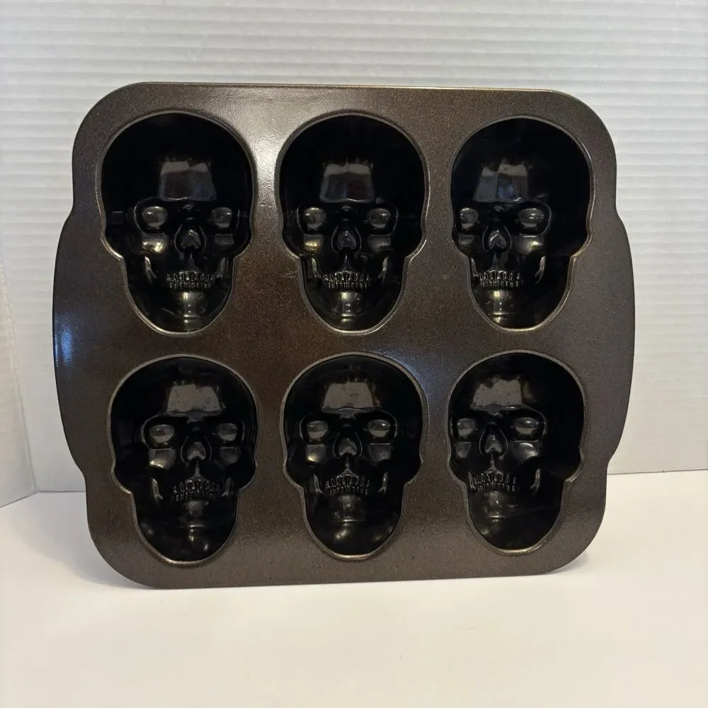 Nordic Ware 6 Mini Skull Cakelit Cast Aluminum Halloween Mold 5 Cups 1.18 Liter